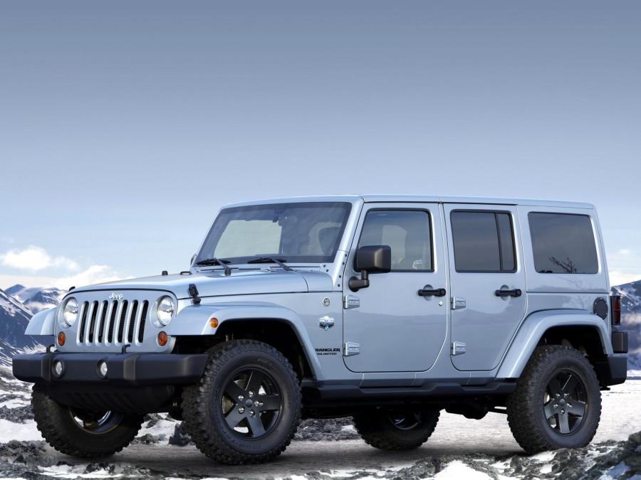  Jeep Wrangler Unlimited Arctic 2012 года  (фото 16 из 35)